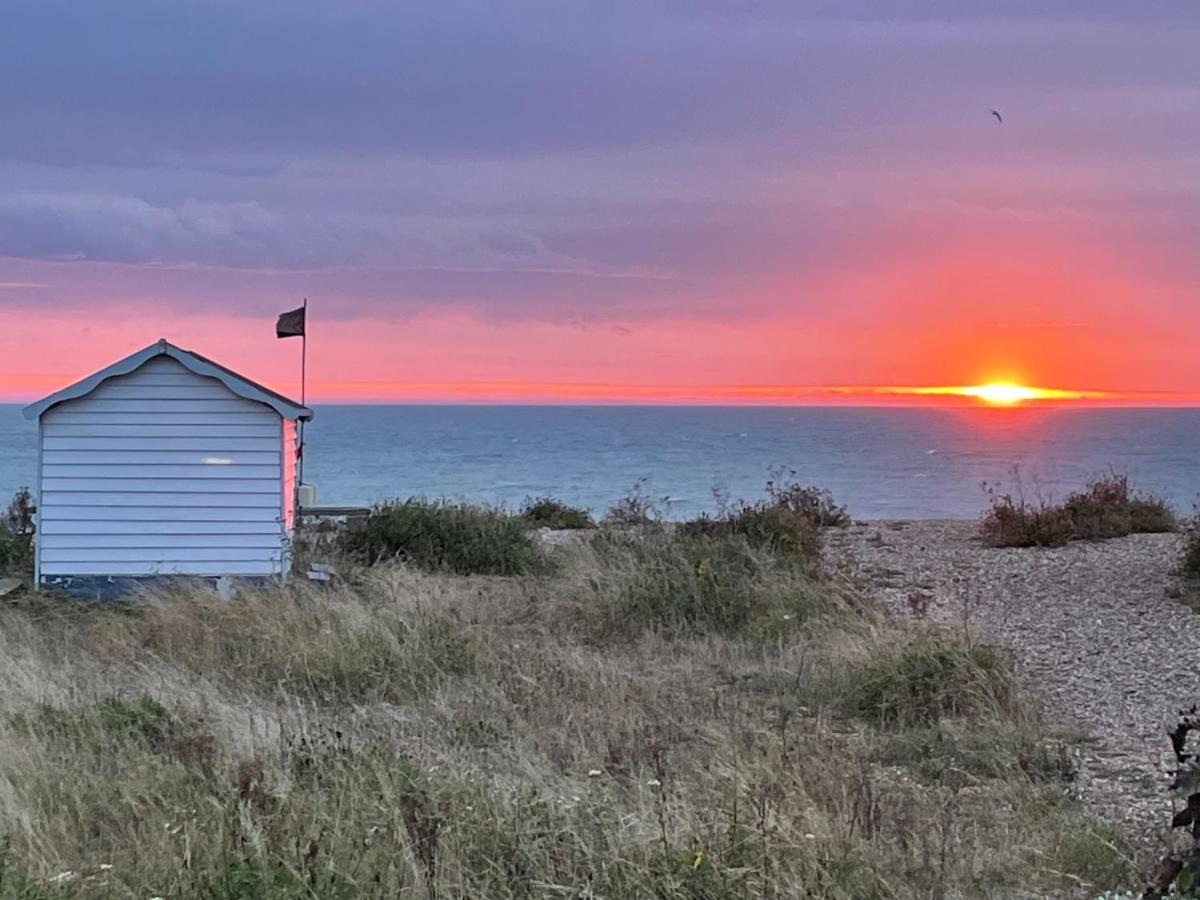 Fab Stay UK: Coastal Retreat with Secure Parking Dover Exterior photo