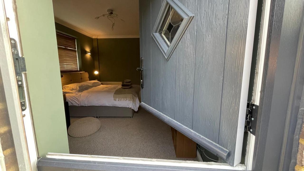 Fab Stay UK: Coastal Retreat with Secure Parking Dover Exterior photo